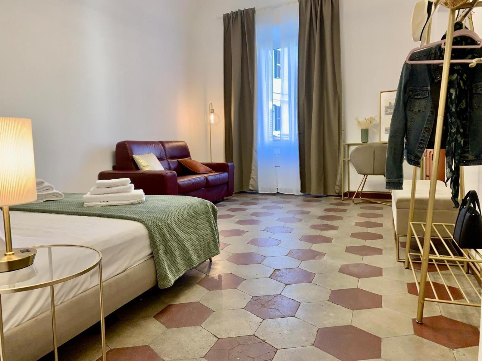 Apartment A Due Passi Dal Colosseo Rom